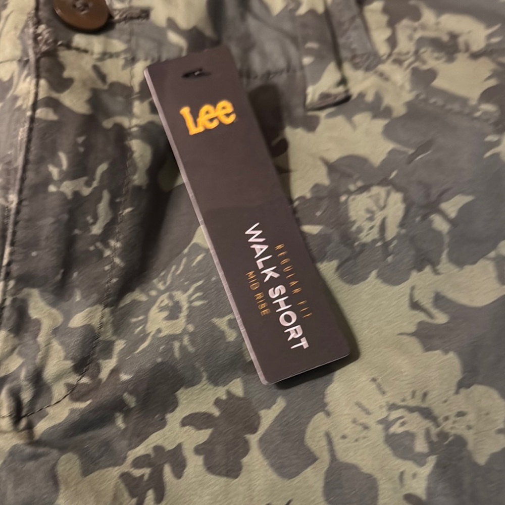 Lee Camouflage Women's Shorts NWT 14 - Picture 2 of 5